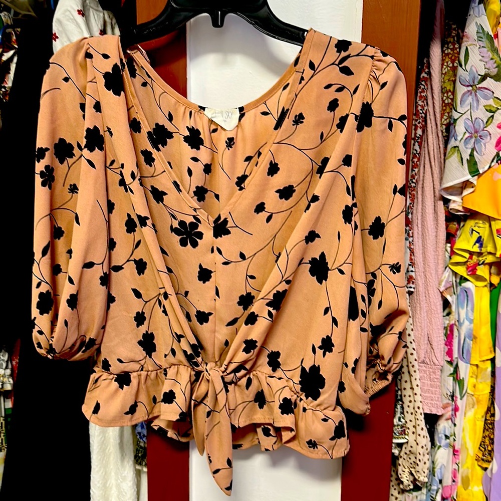Sienna Sky 3/4 sleeve tan floral top size large